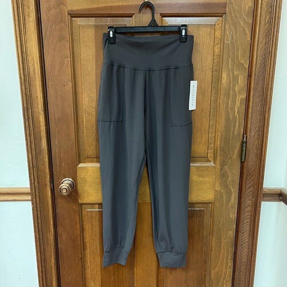 Athleta Salutation Jogger - Size M (NWT)
